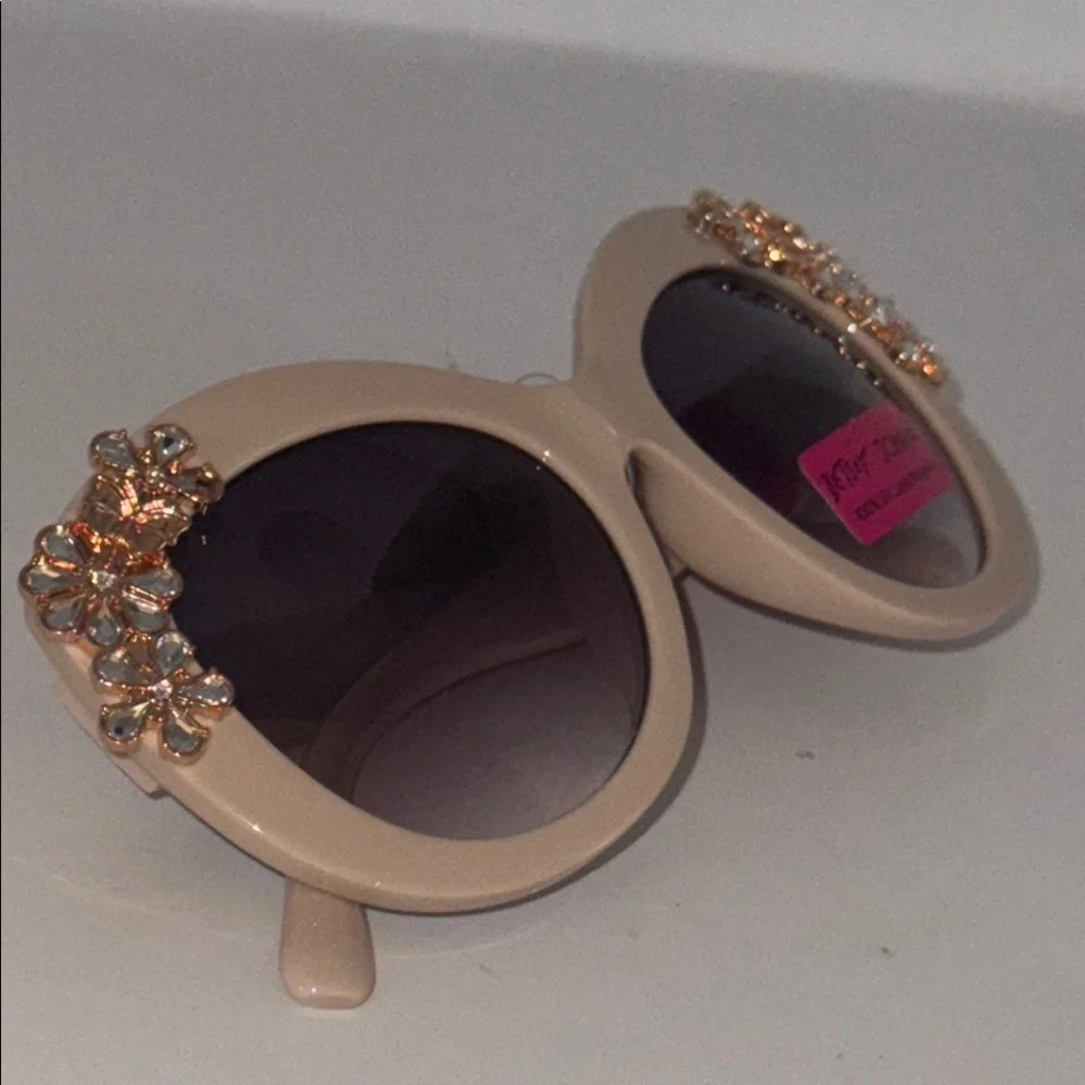 Betsey Johnson Pink Round Floral Embellished Sunglasses - Picture 6 of 11